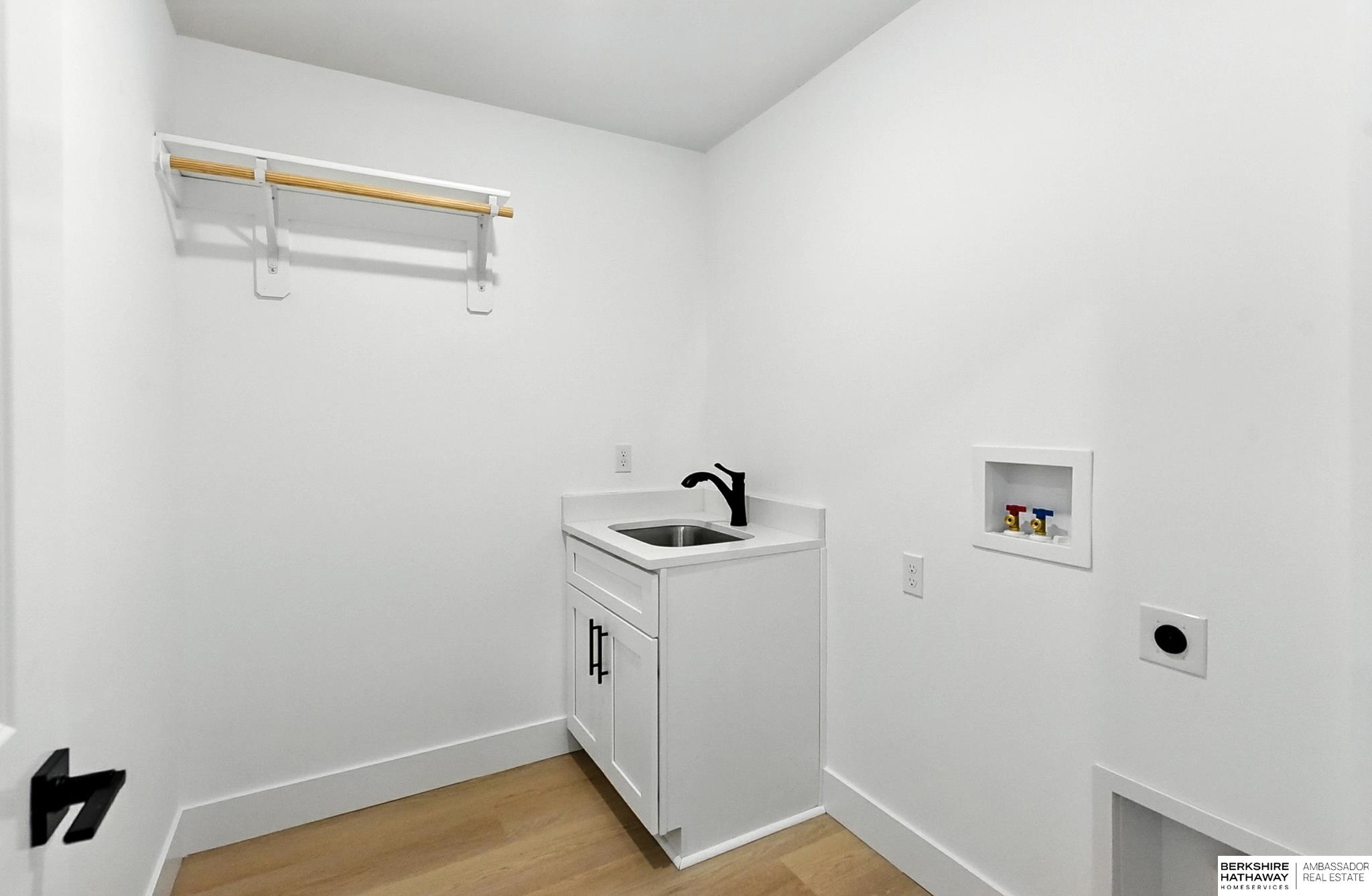 Gretna, Nebraska 68028, United States, 5 Bedrooms Bedrooms, ,4 BathroomsBathrooms,Residential,Active,193323