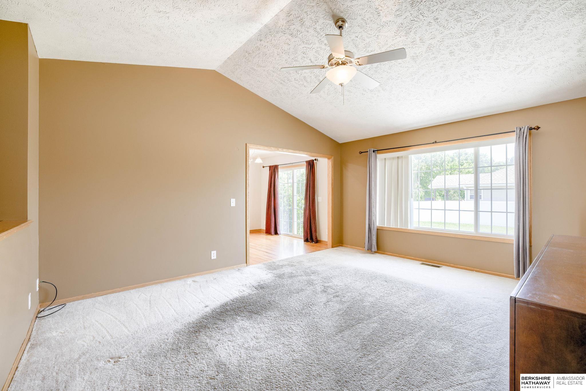 Lincoln, Nebraska 68521, United States, 4 Bedrooms Bedrooms, ,3 BathroomsBathrooms,Residential,Active,169271