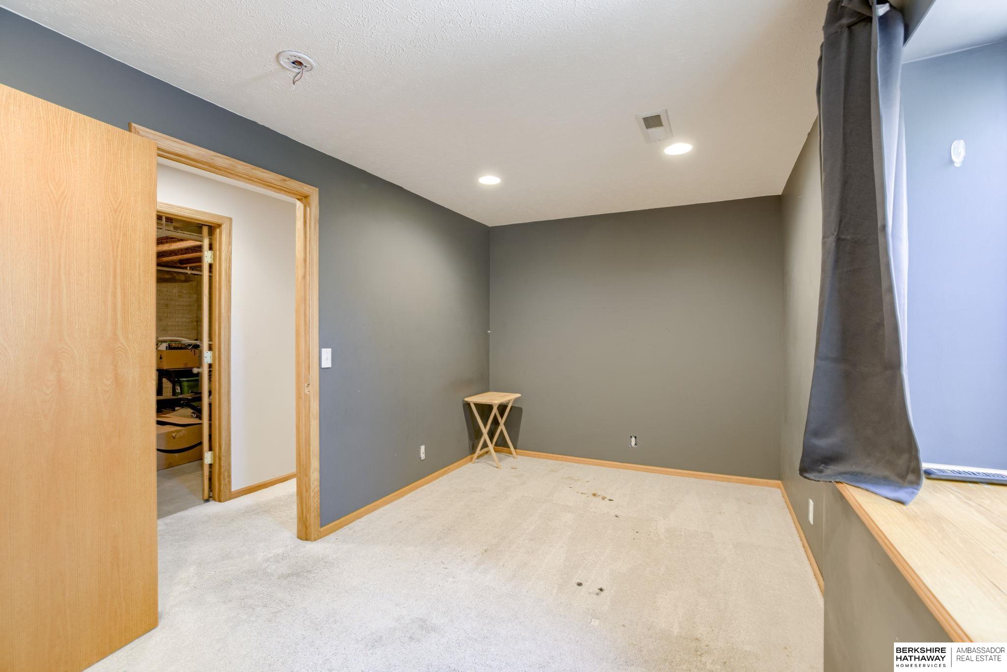 Lincoln, Nebraska 68521, United States, 4 Bedrooms Bedrooms, ,3 BathroomsBathrooms,Residential,Active,169271