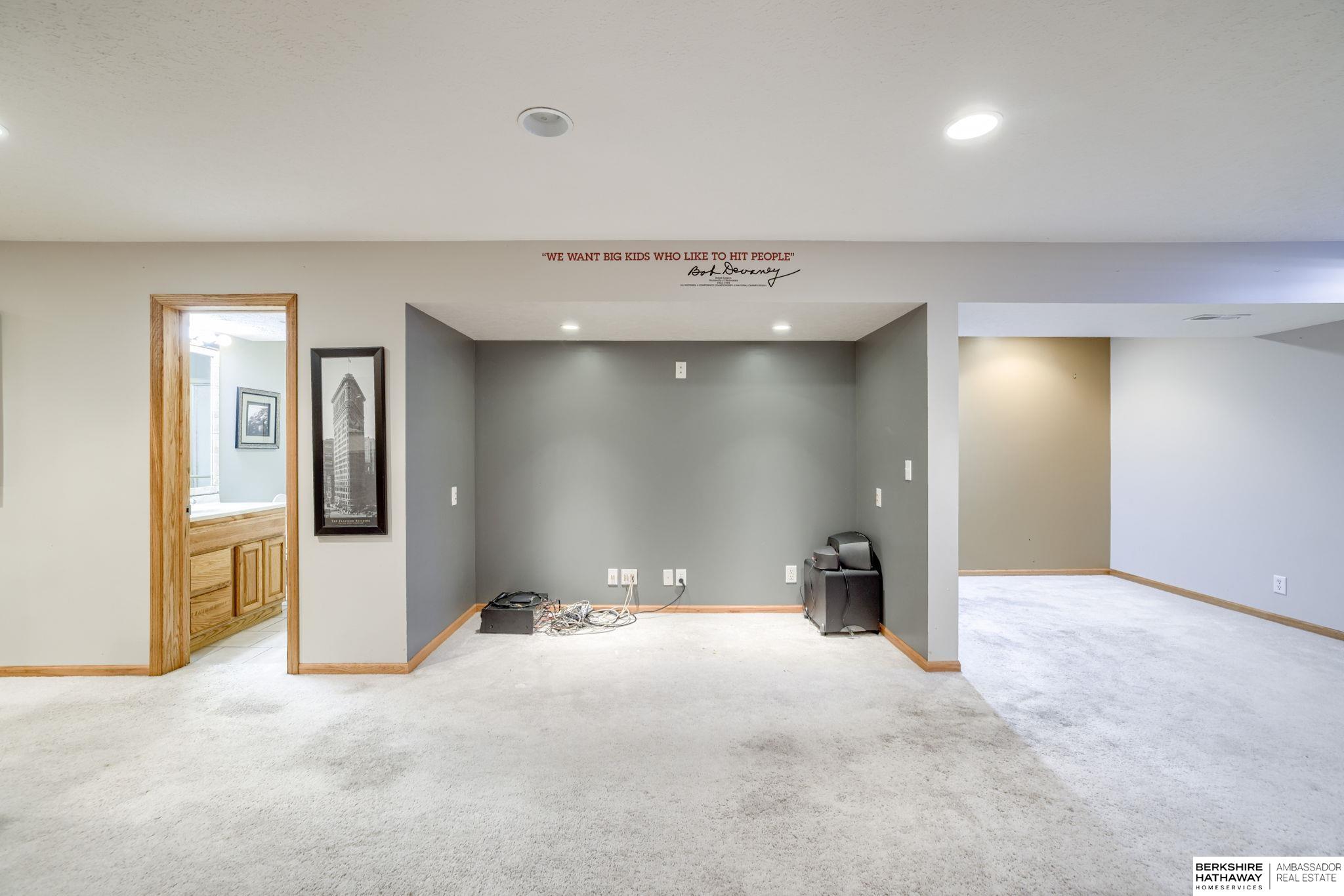 Lincoln, Nebraska 68521, United States, 4 Bedrooms Bedrooms, ,3 BathroomsBathrooms,Residential,Active,169271