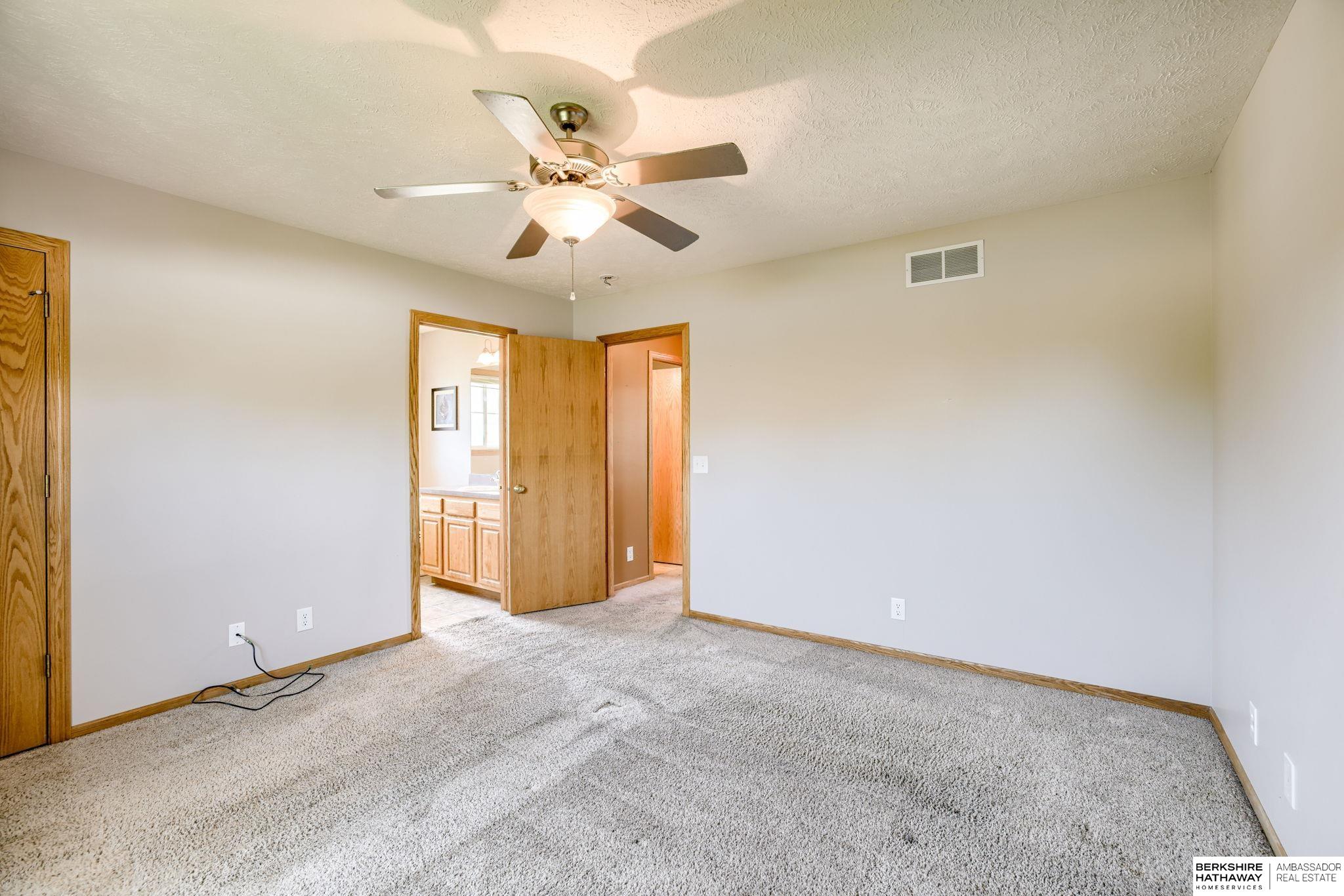 Lincoln, Nebraska 68521, United States, 4 Bedrooms Bedrooms, ,3 BathroomsBathrooms,Residential,Active,169271