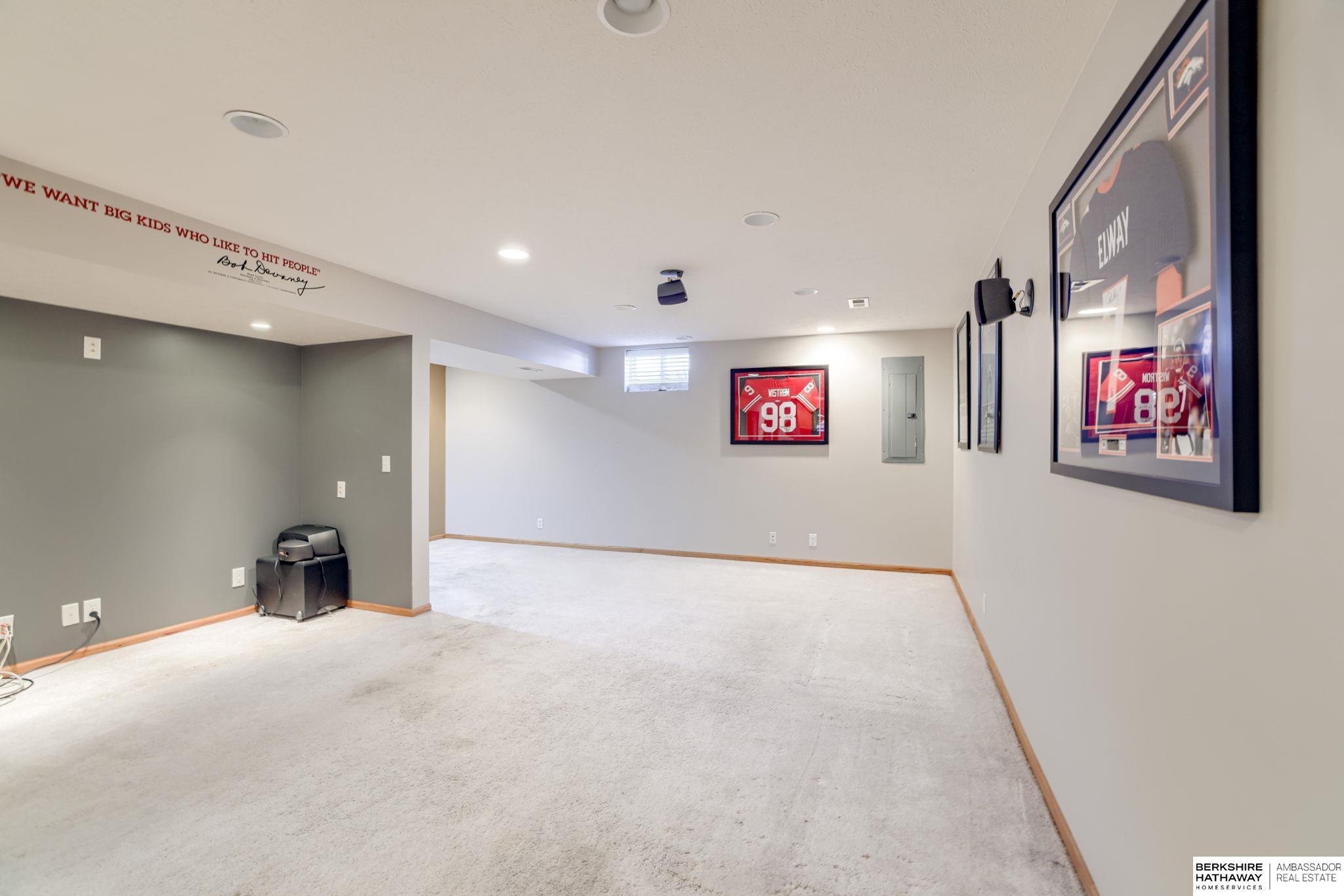 Lincoln, Nebraska 68521, United States, 4 Bedrooms Bedrooms, ,3 BathroomsBathrooms,Residential,Active,169271