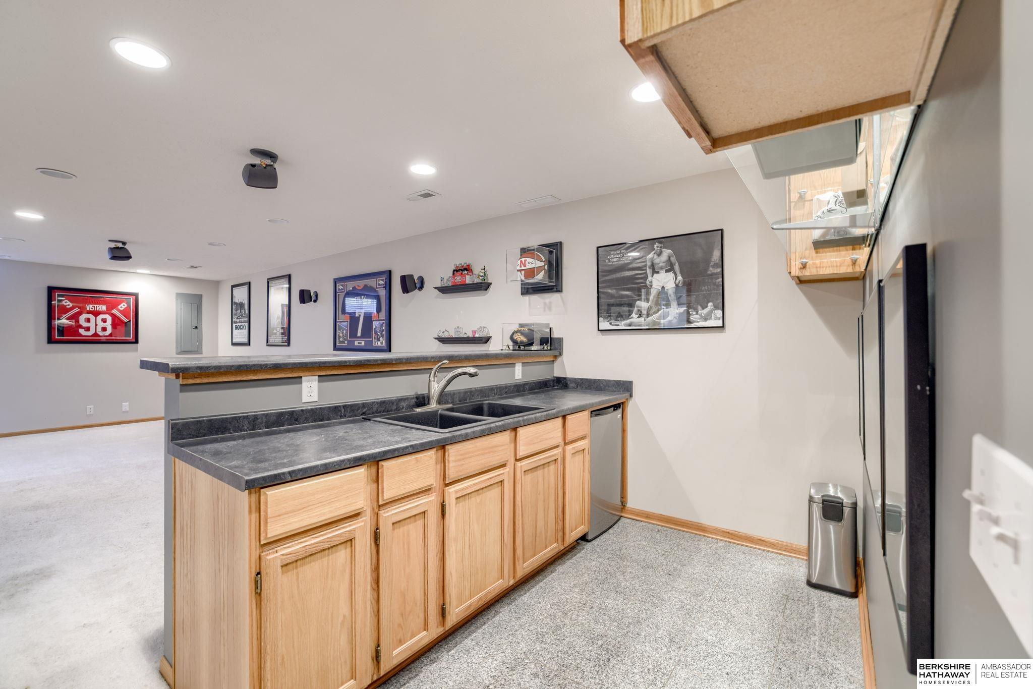 Lincoln, Nebraska 68521, United States, 4 Bedrooms Bedrooms, ,3 BathroomsBathrooms,Residential,Active,169271