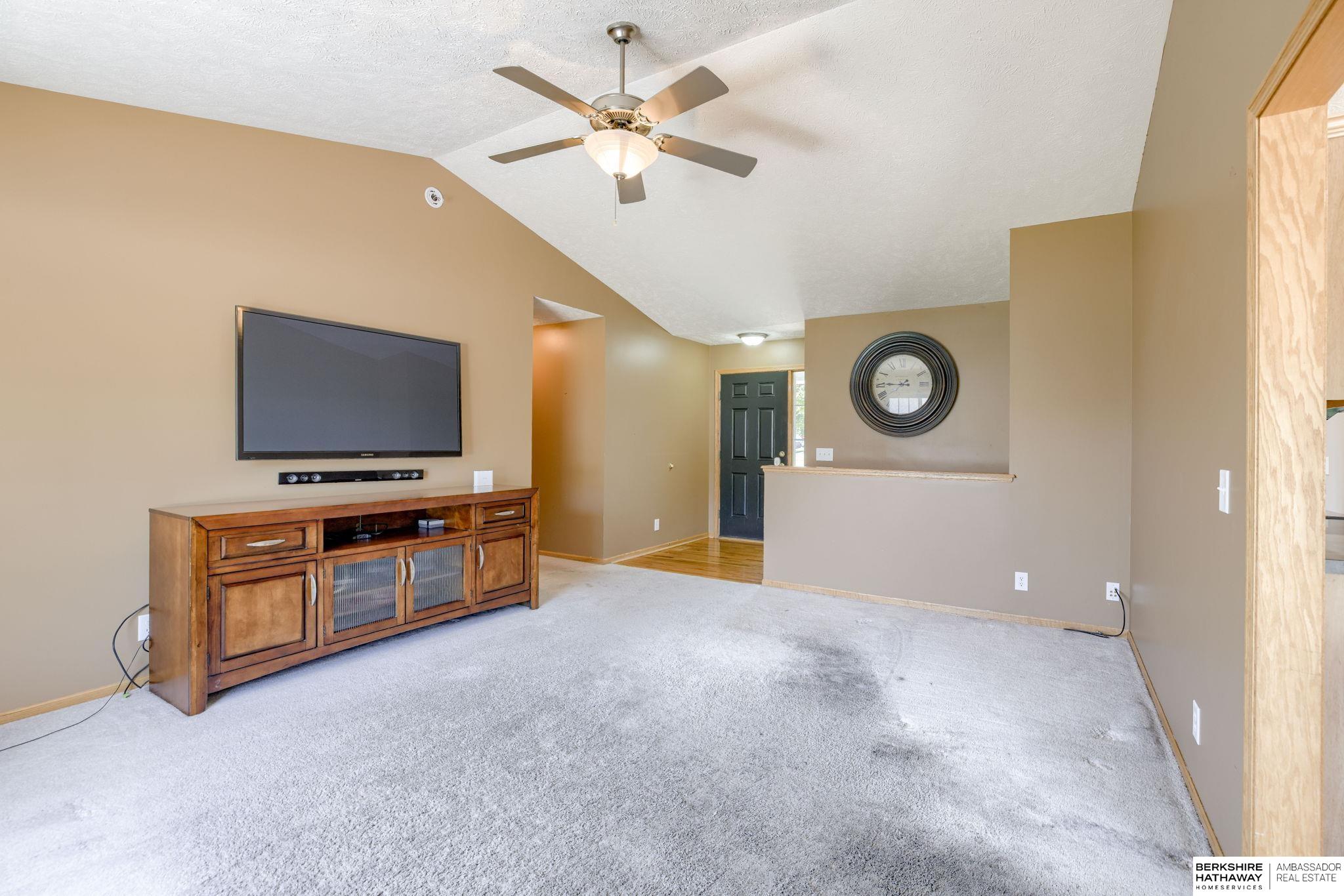 Lincoln, Nebraska 68521, United States, 4 Bedrooms Bedrooms, ,3 BathroomsBathrooms,Residential,Active,169271