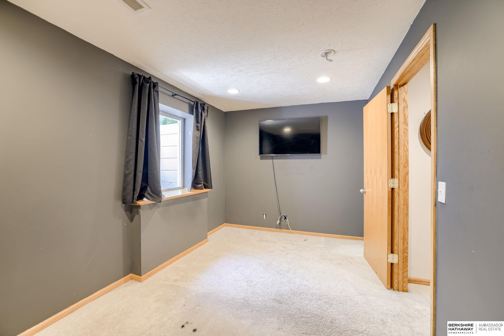 Lincoln, Nebraska 68521, United States, 4 Bedrooms Bedrooms, ,3 BathroomsBathrooms,Residential,Active,169271