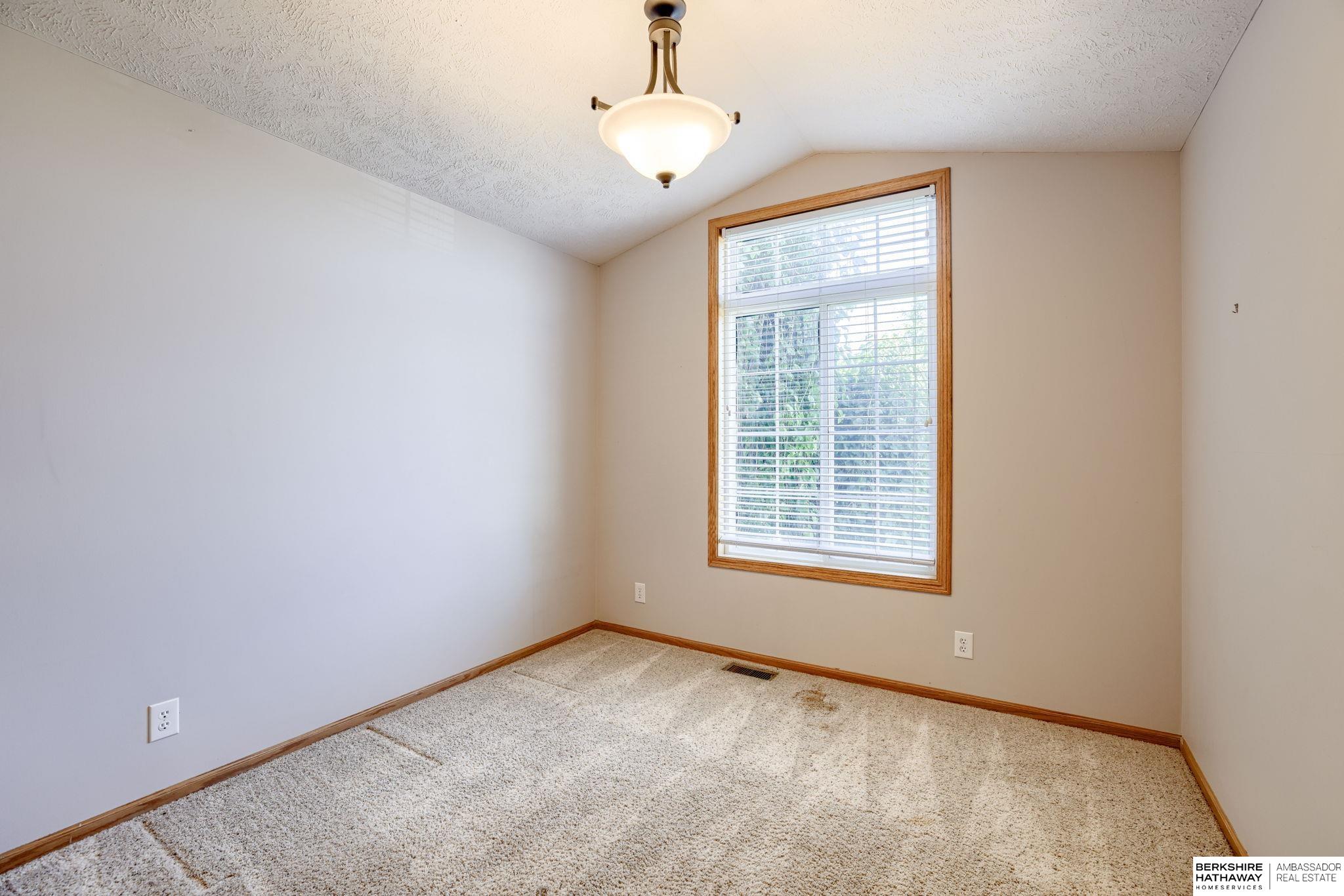 Lincoln, Nebraska 68521, United States, 4 Bedrooms Bedrooms, ,3 BathroomsBathrooms,Residential,Active,169271