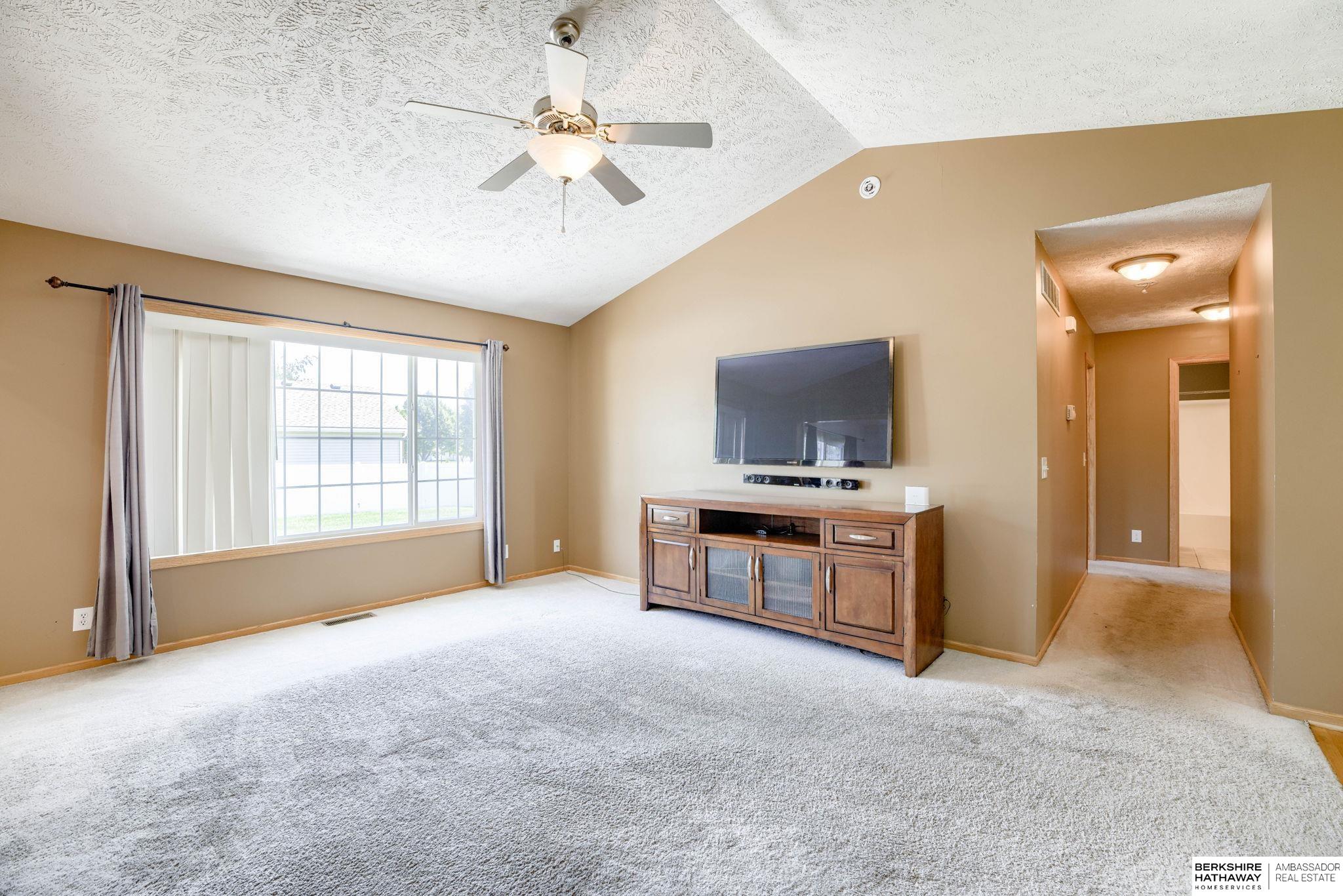 Lincoln, Nebraska 68521, United States, 4 Bedrooms Bedrooms, ,3 BathroomsBathrooms,Residential,Active,169271