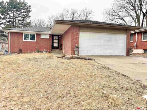 Photo of 617 Sierra Drive, Lincoln, NE 68505 (MLS # 22603472)