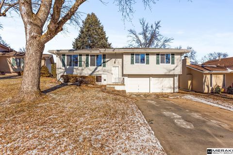 Photo of 13934 Washington Circle, Omaha, NE 68137 (MLS # 22600102)