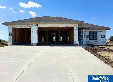 Photo of 4000 Primrose Place, Lincoln, NE 68516 (MLS # 22528992)