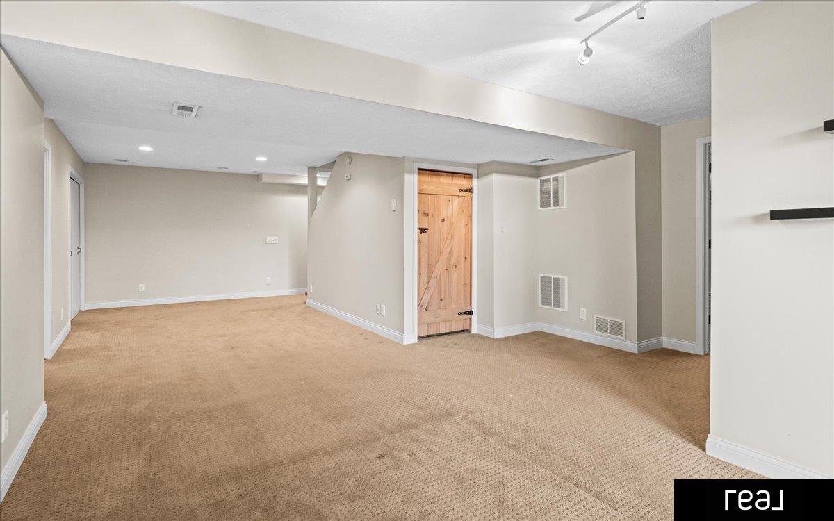 Omaha, Nebraska 68108, United States, 3 Bedrooms Bedrooms, ,2 BathroomsBathrooms,Residential,Pending,121594