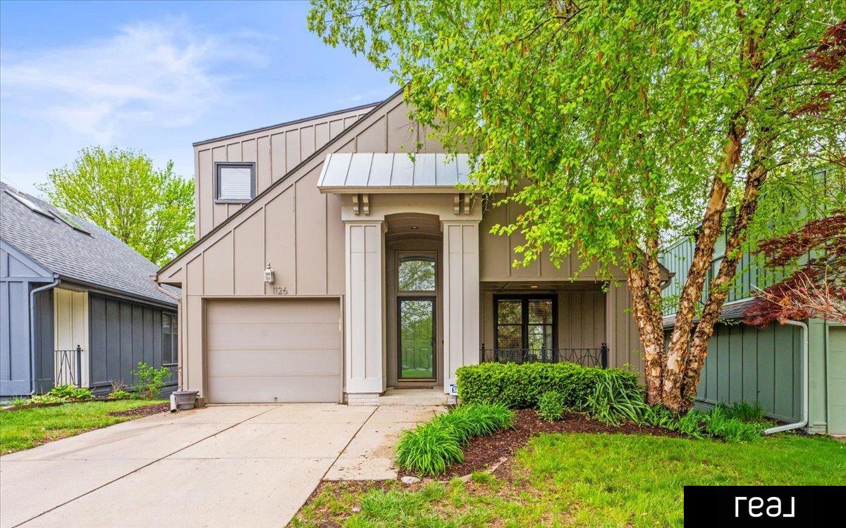 Omaha, Nebraska 68108, United States, 3 Bedrooms Bedrooms, ,2 BathroomsBathrooms,Residential,Pending,121594