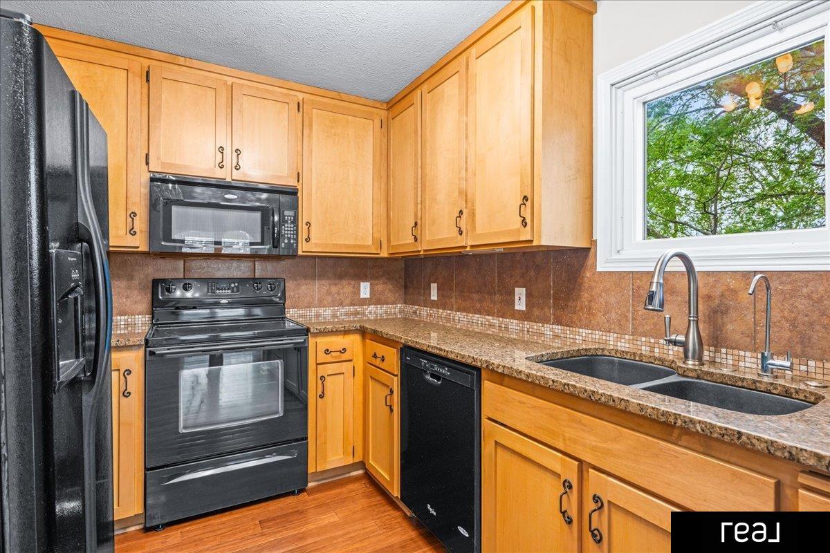 Omaha, Nebraska 68108, United States, 3 Bedrooms Bedrooms, ,2 BathroomsBathrooms,Residential,Pending,121594