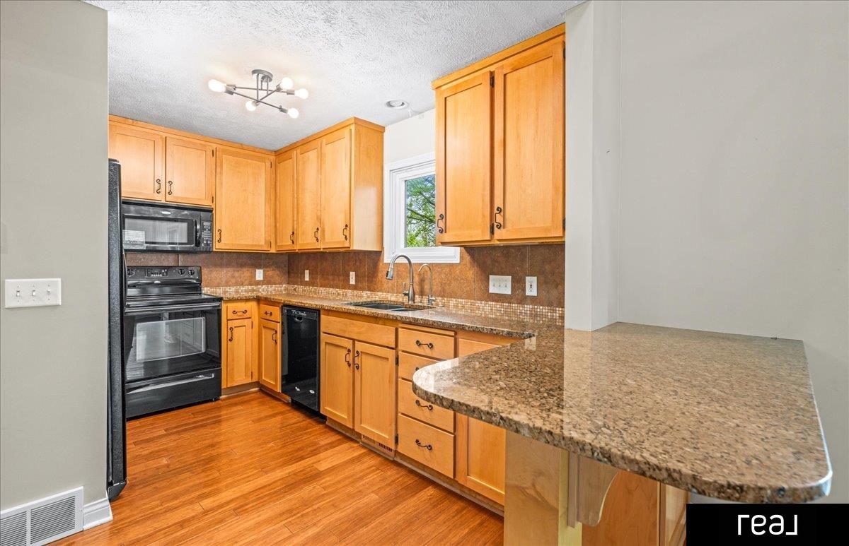 Omaha, Nebraska 68108, United States, 3 Bedrooms Bedrooms, ,2 BathroomsBathrooms,Residential,Pending,121594