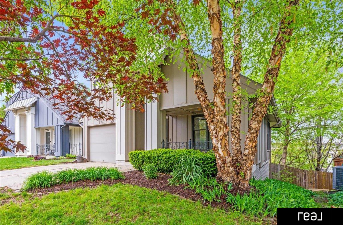 Omaha, Nebraska 68108, United States, 3 Bedrooms Bedrooms, ,2 BathroomsBathrooms,Residential,Pending,121594