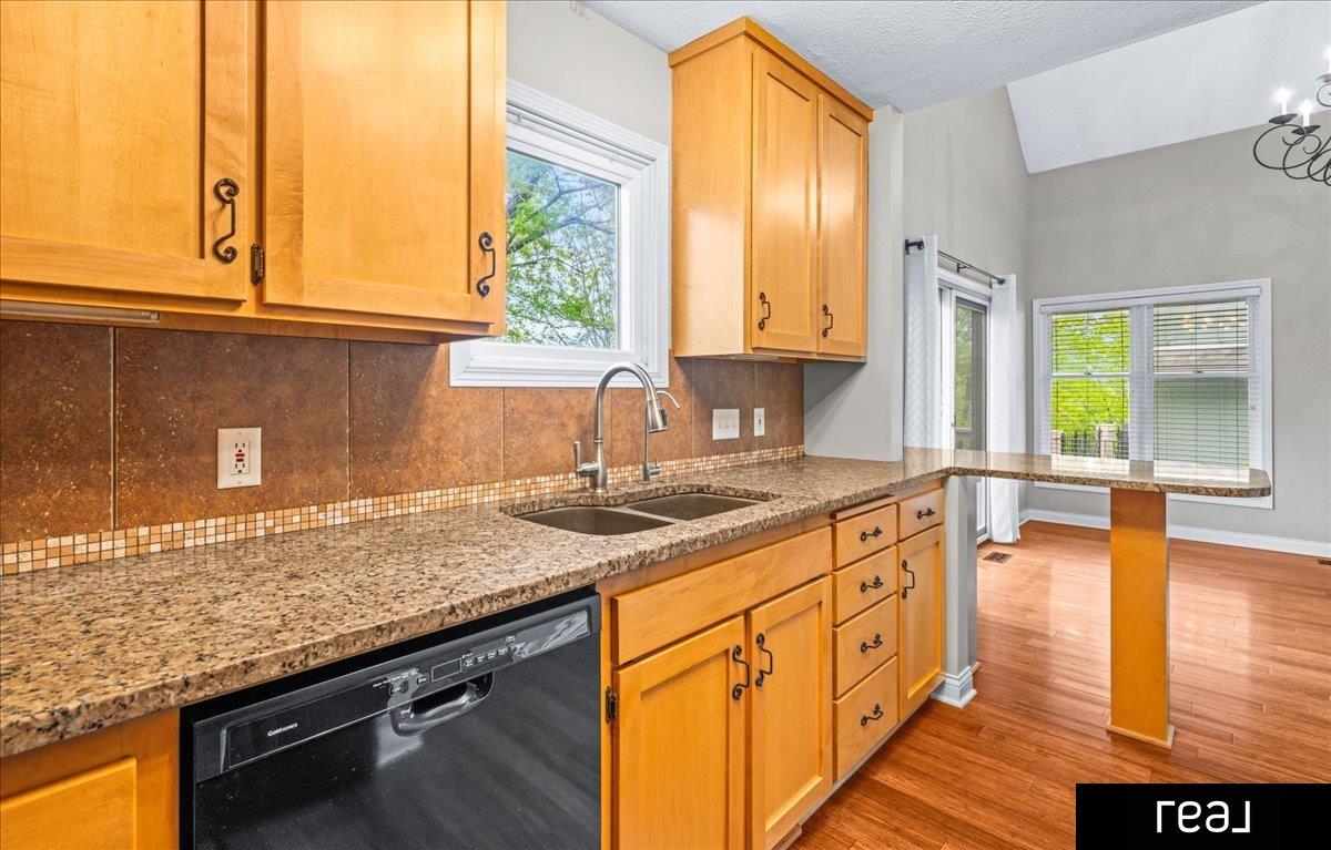 Omaha, Nebraska 68108, United States, 3 Bedrooms Bedrooms, ,2 BathroomsBathrooms,Residential,Pending,121594