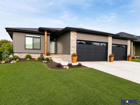 Photo of 600 Eloise Avenue, Lincoln, NE 68520 (MLS # 22614321)