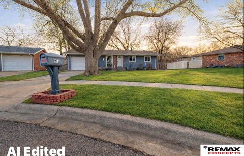 Photo of 4910 Canterbury Lane, Lincoln, NE 68512 (MLS # 22601240)