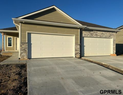 Photo of 11706 S 125th Street, Papillion, NE 68046 (MLS # 22529331)