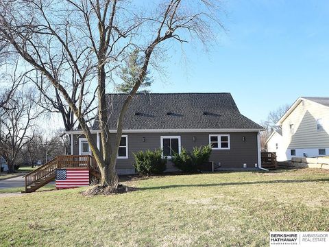 Photo of 8705 Franklin Street, Omaha, NE 68114 (MLS # 22608831)