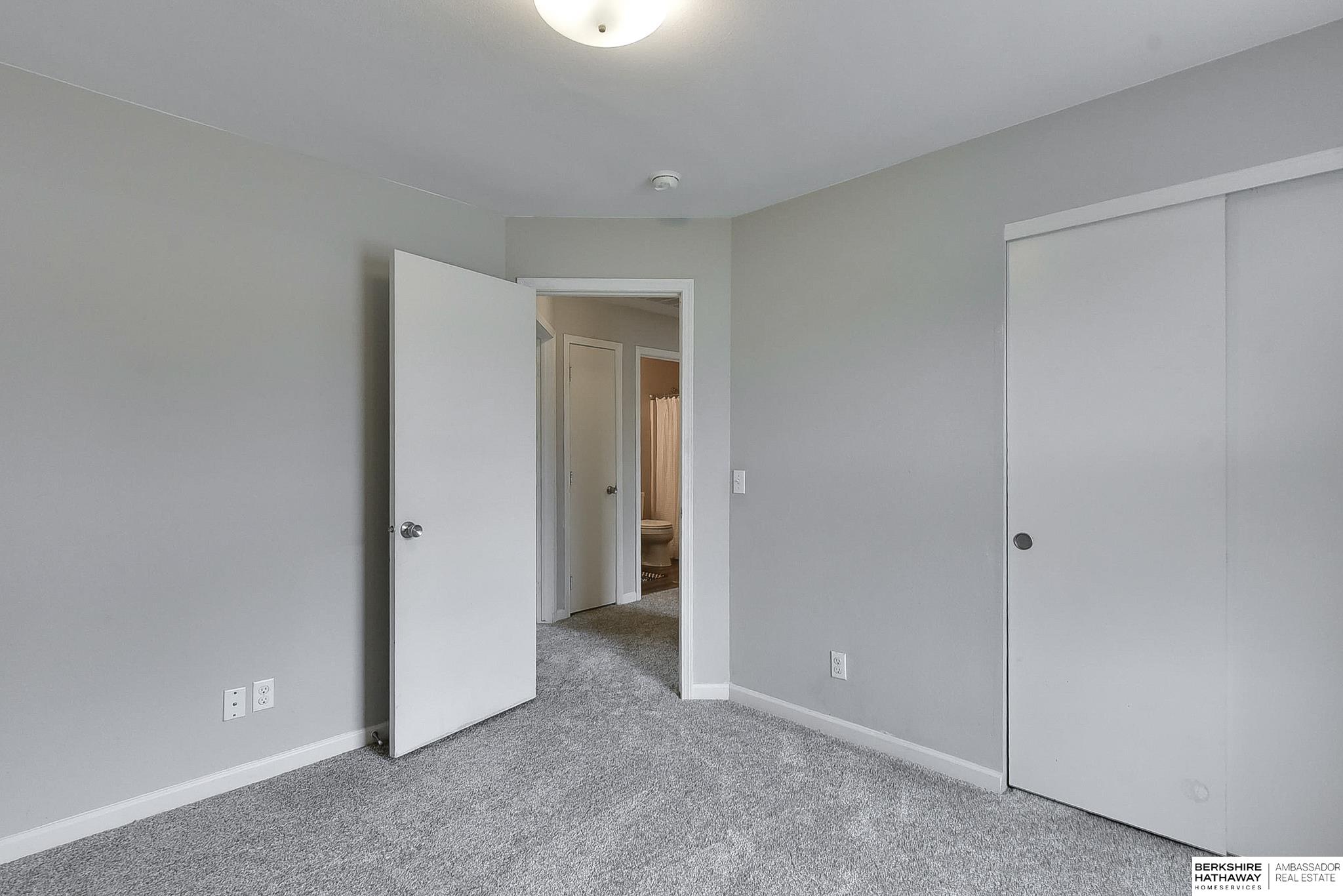 Omaha, Nebraska 68122, United States, 3 Bedrooms Bedrooms, ,2 BathroomsBathrooms,Residential,Active,236852