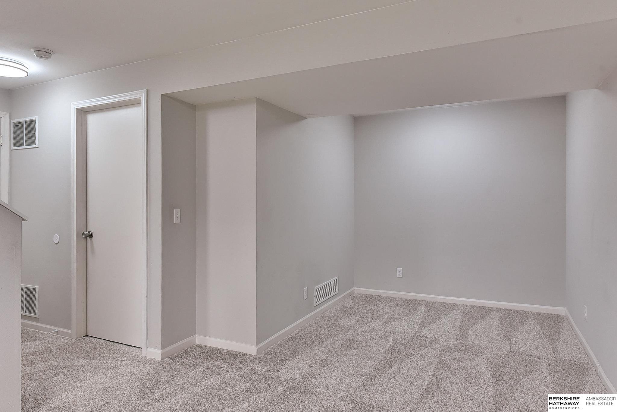 Omaha, Nebraska 68122, United States, 3 Bedrooms Bedrooms, ,2 BathroomsBathrooms,Residential,Active,236852