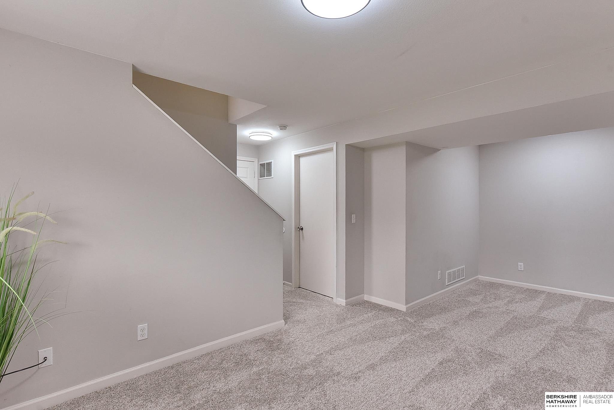 Omaha, Nebraska 68122, United States, 3 Bedrooms Bedrooms, ,2 BathroomsBathrooms,Residential,Active,236852