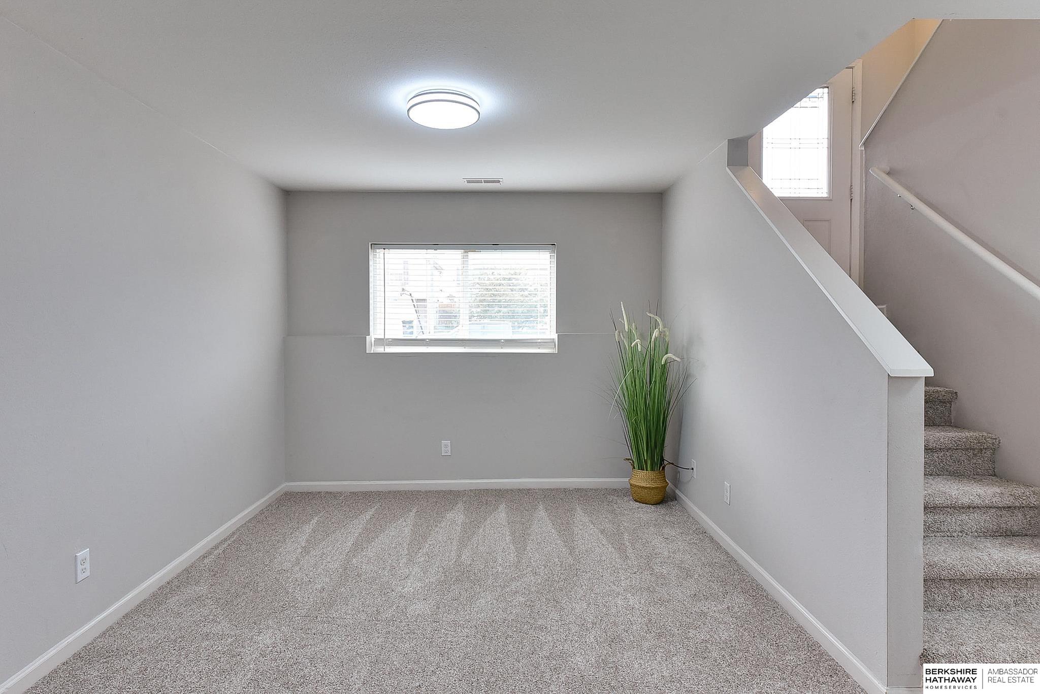 Omaha, Nebraska 68122, United States, 3 Bedrooms Bedrooms, ,2 BathroomsBathrooms,Residential,Active,236852