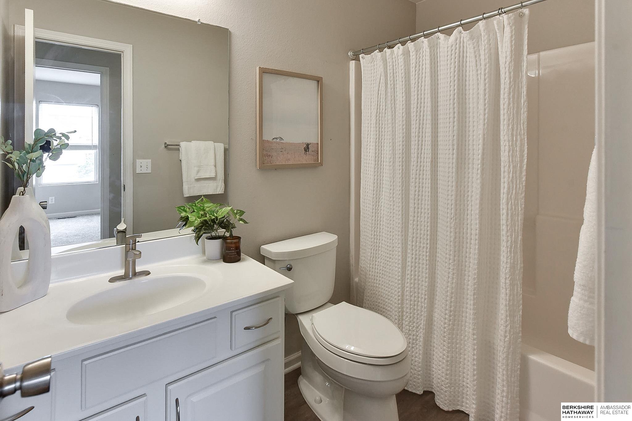 Omaha, Nebraska 68122, United States, 3 Bedrooms Bedrooms, ,2 BathroomsBathrooms,Residential,Active,236852