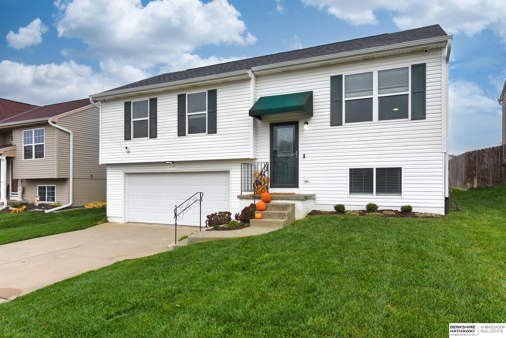 Omaha, Nebraska 68122, United States, 3 Bedrooms Bedrooms, ,2 BathroomsBathrooms,Residential,Active,236852