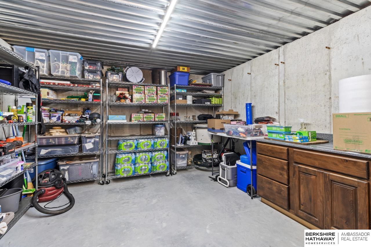 Dawson, Nebraska 68337, United States, 5 Bedrooms Bedrooms, ,2 BathroomsBathrooms,Residential,Active,191418