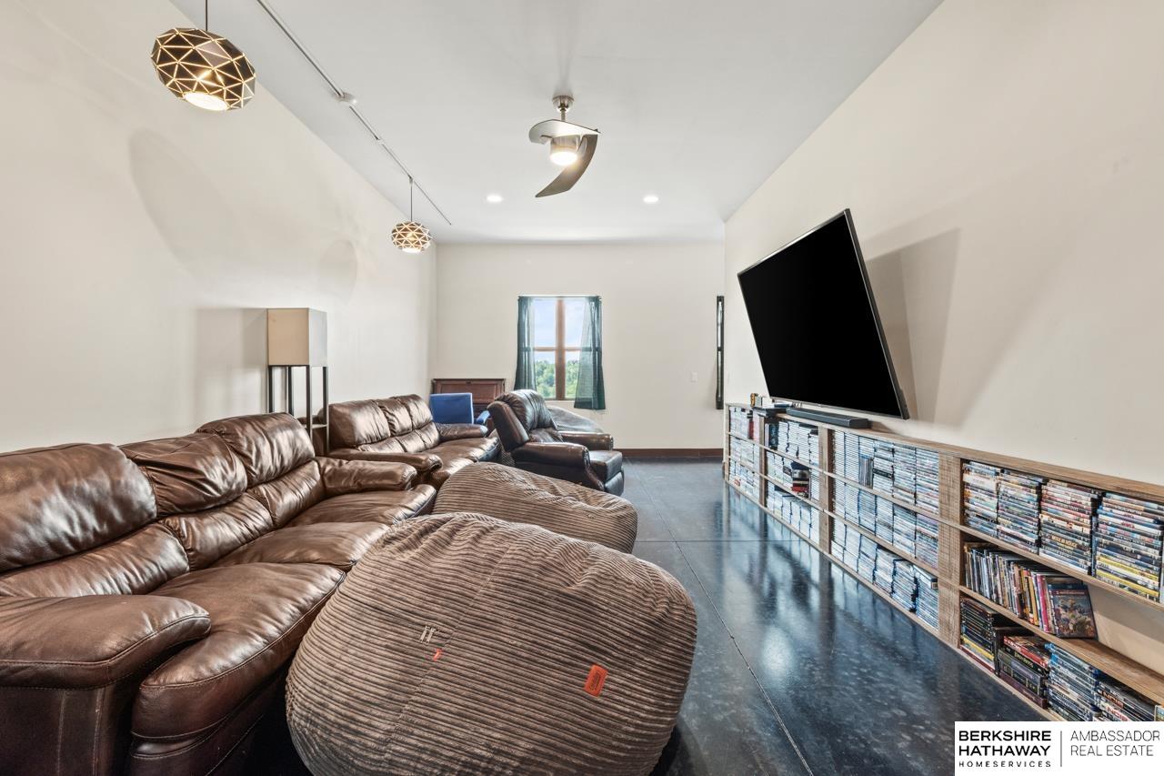 Dawson, Nebraska 68337, United States, 5 Bedrooms Bedrooms, ,2 BathroomsBathrooms,Residential,Active,191418