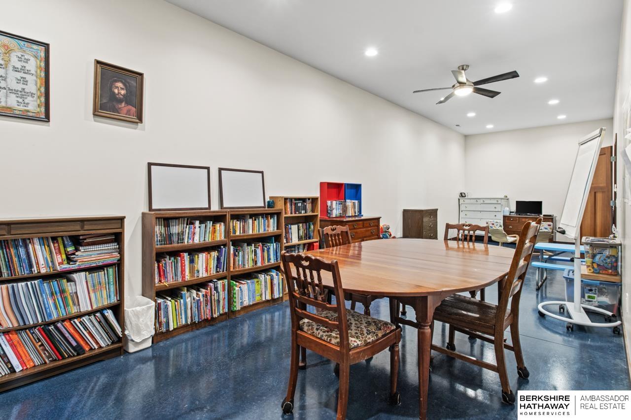 Dawson, Nebraska 68337, United States, 5 Bedrooms Bedrooms, ,2 BathroomsBathrooms,Residential,Active,191418