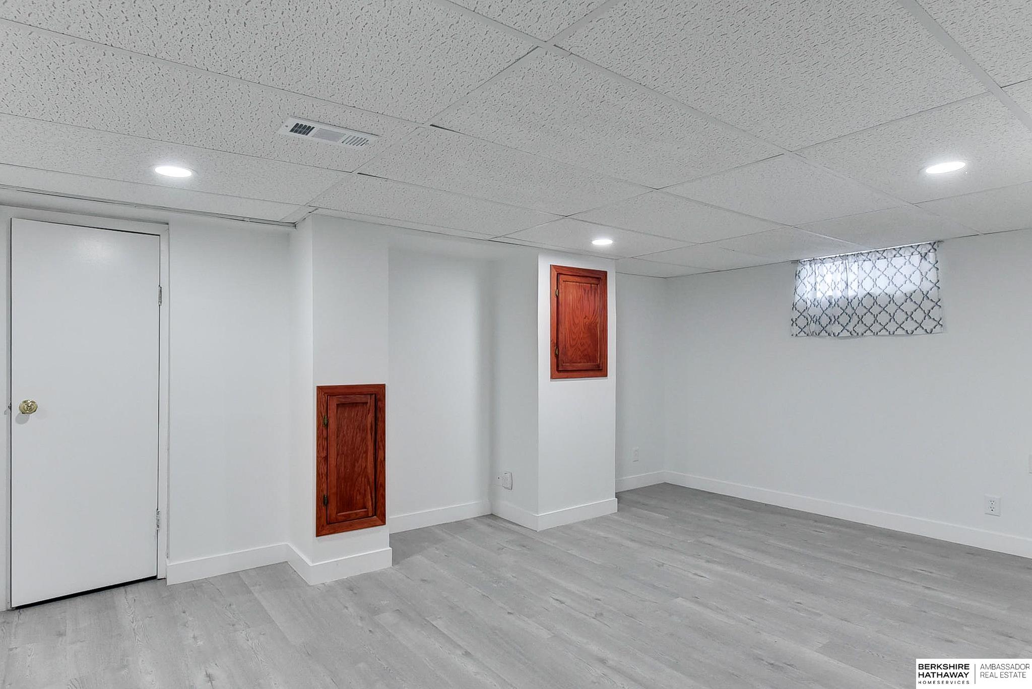 Omaha, Nebraska 68112, United States, 3 Bedrooms Bedrooms, ,2 BathroomsBathrooms,Residential,Active,127106