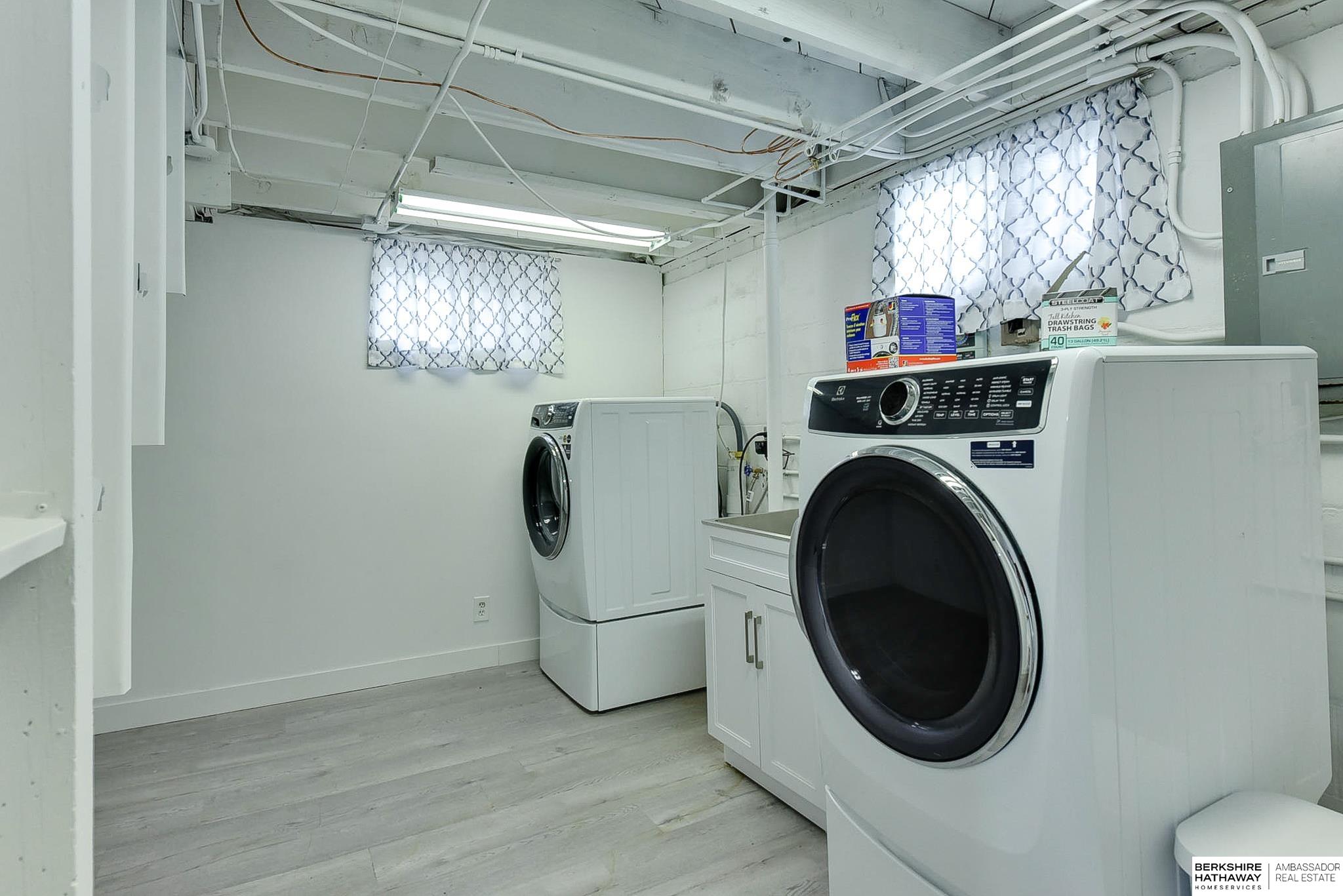 Omaha, Nebraska 68112, United States, 3 Bedrooms Bedrooms, ,2 BathroomsBathrooms,Residential,Active,127106