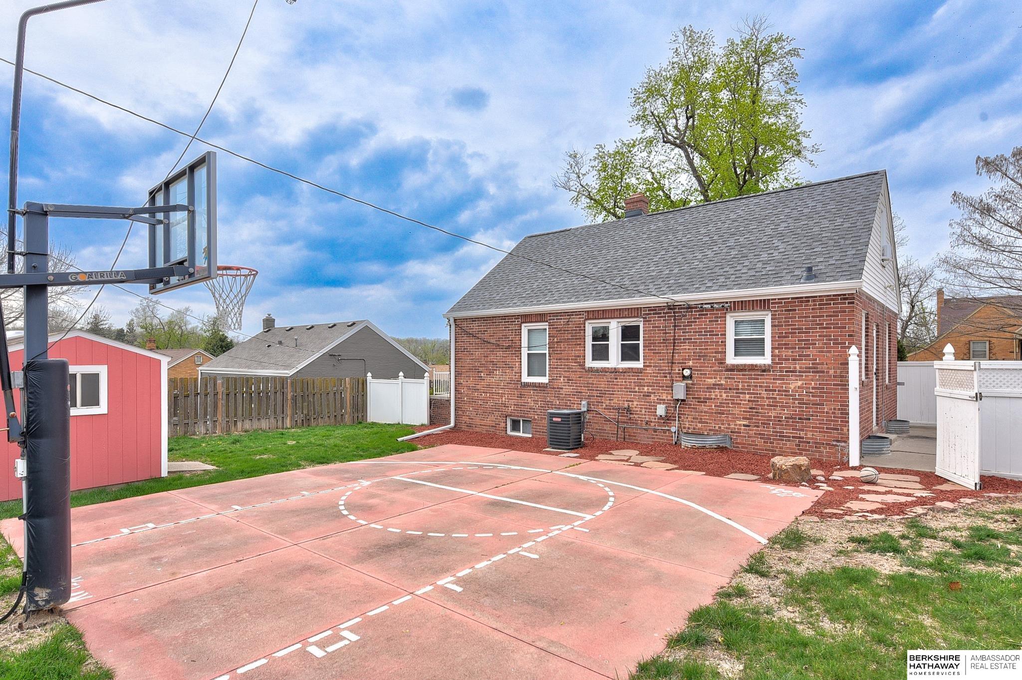 Omaha, Nebraska 68112, United States, 3 Bedrooms Bedrooms, ,2 BathroomsBathrooms,Residential,Active,127106