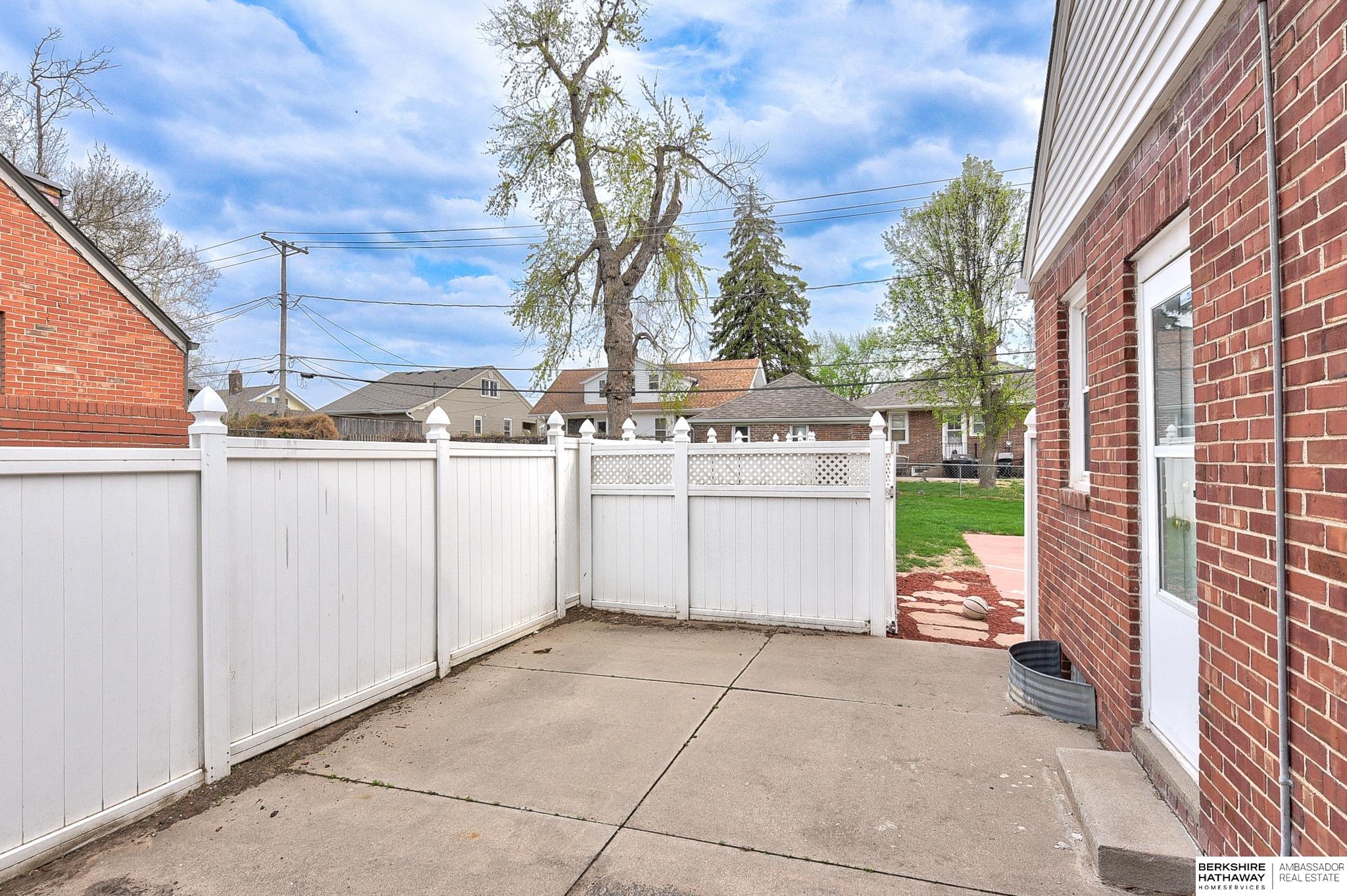 Omaha, Nebraska 68112, United States, 3 Bedrooms Bedrooms, ,2 BathroomsBathrooms,Residential,Active,127106