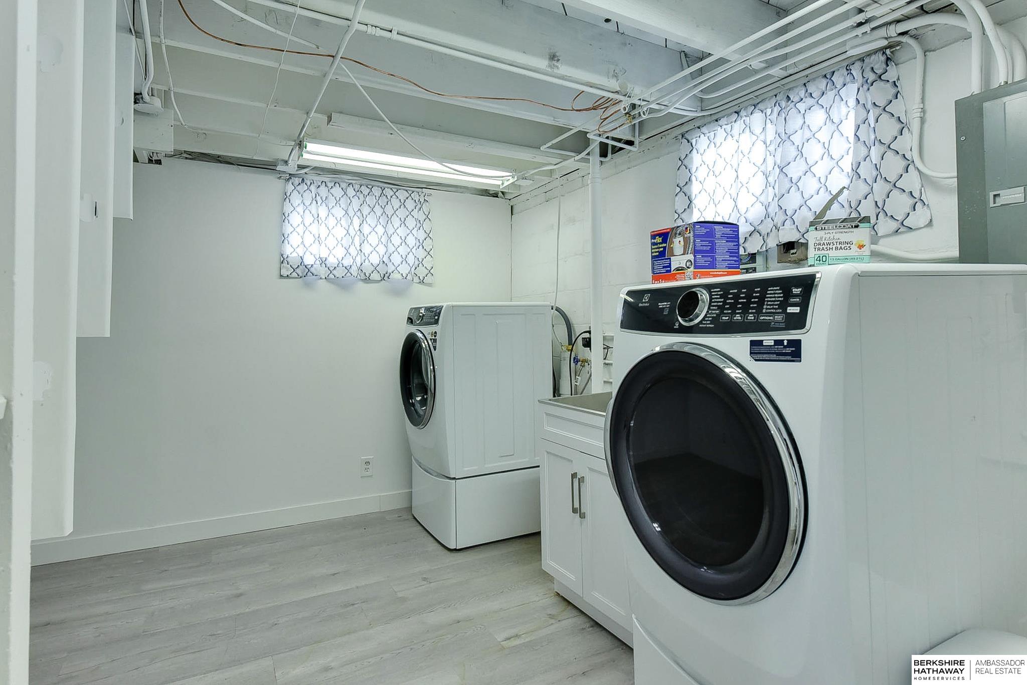 Omaha, Nebraska 68112, United States, 3 Bedrooms Bedrooms, ,2 BathroomsBathrooms,Residential,Active,127106