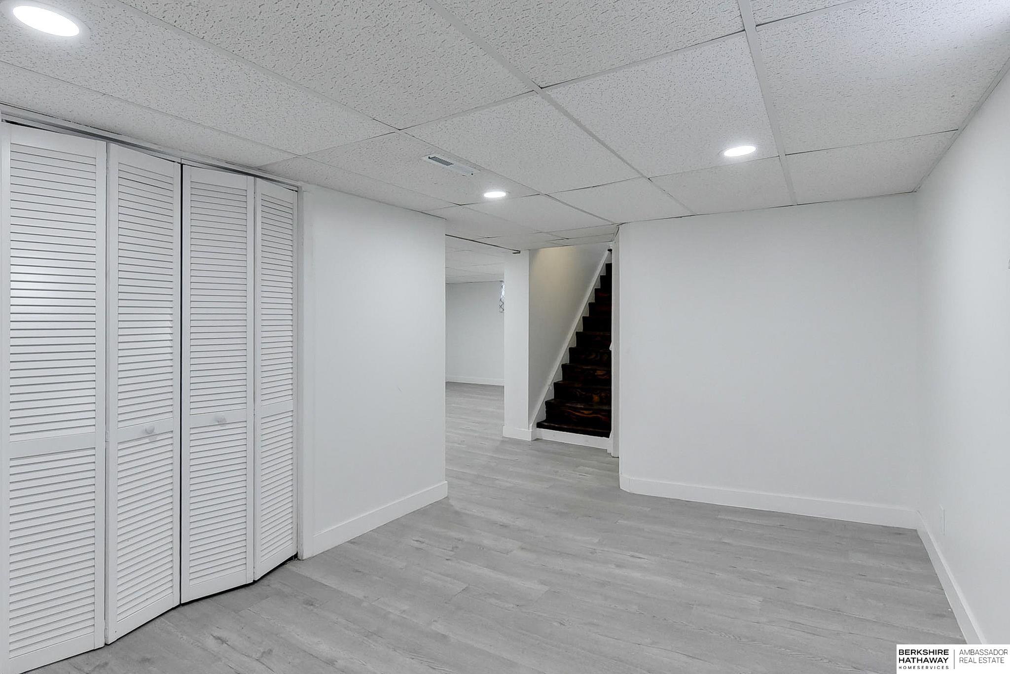 Omaha, Nebraska 68112, United States, 3 Bedrooms Bedrooms, ,2 BathroomsBathrooms,Residential,Active,127106