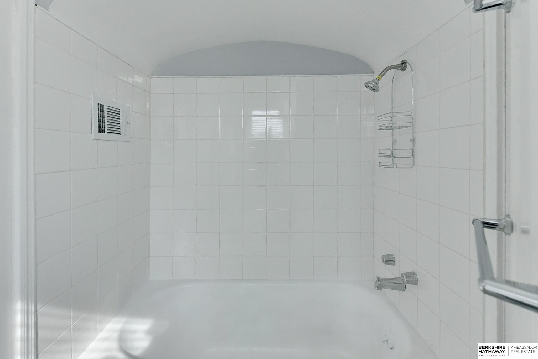 Omaha, Nebraska 68112, United States, 3 Bedrooms Bedrooms, ,2 BathroomsBathrooms,Residential,Active,127106