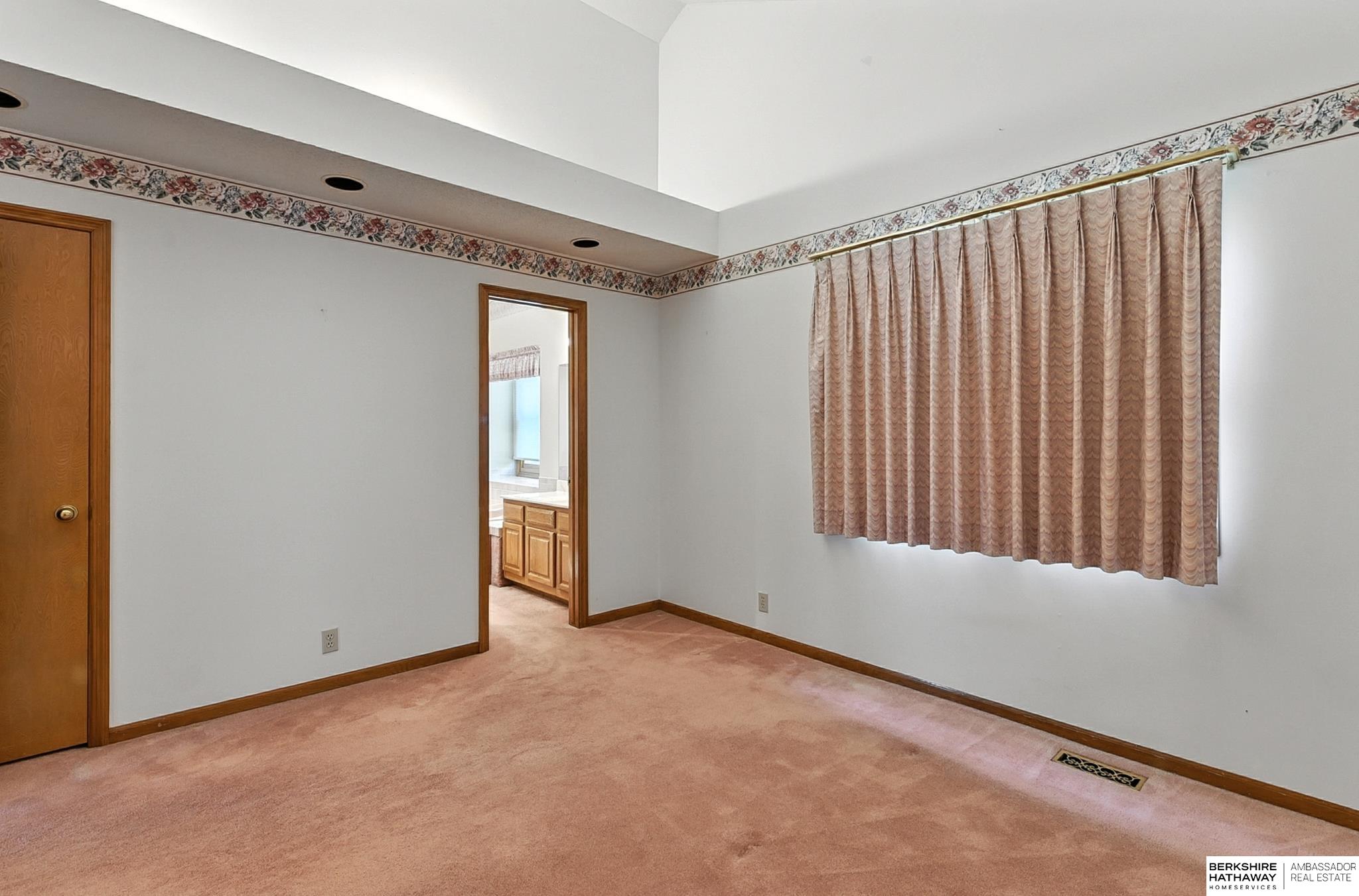 Omaha, Nebraska 68116, United States, 3 Bedrooms Bedrooms, ,3 BathroomsBathrooms,Residential,Active,195927