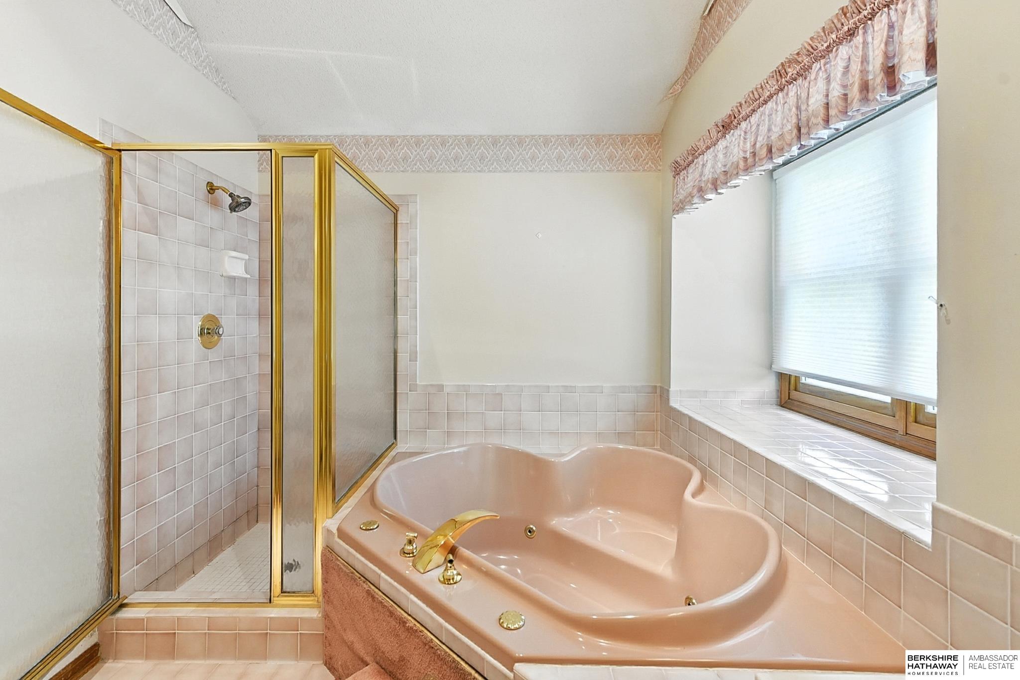 Omaha, Nebraska 68116, United States, 3 Bedrooms Bedrooms, ,3 BathroomsBathrooms,Residential,Active,195927