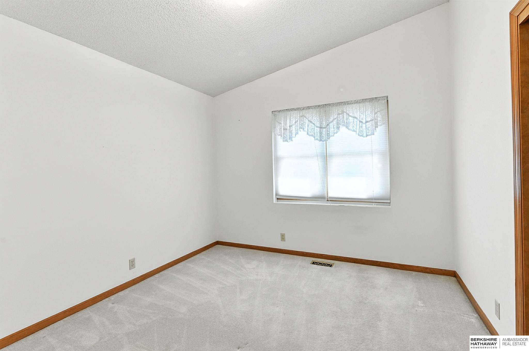 Omaha, Nebraska 68116, United States, 3 Bedrooms Bedrooms, ,3 BathroomsBathrooms,Residential,Active,195927