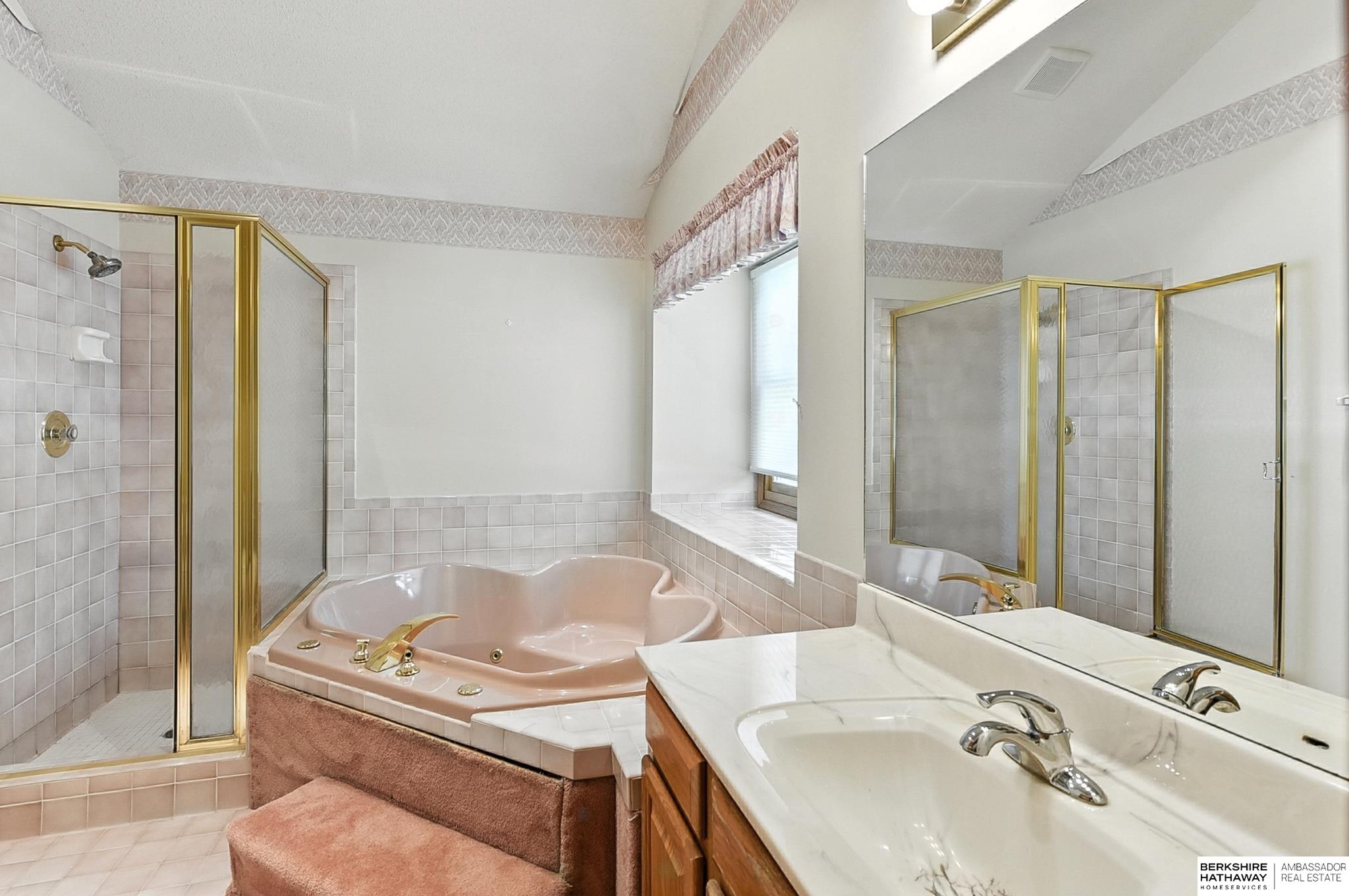 Omaha, Nebraska 68116, United States, 3 Bedrooms Bedrooms, ,3 BathroomsBathrooms,Residential,Active,195927