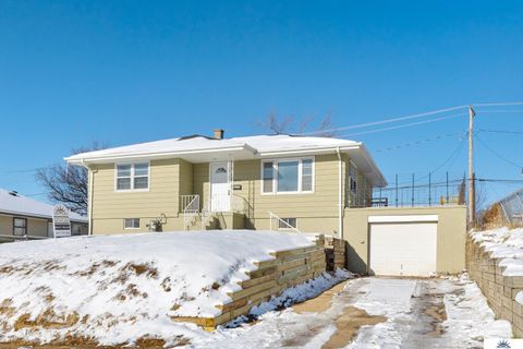 Photo of 3926 Vernon Avenue, Omaha, NE 68111 (MLS # 22534394)