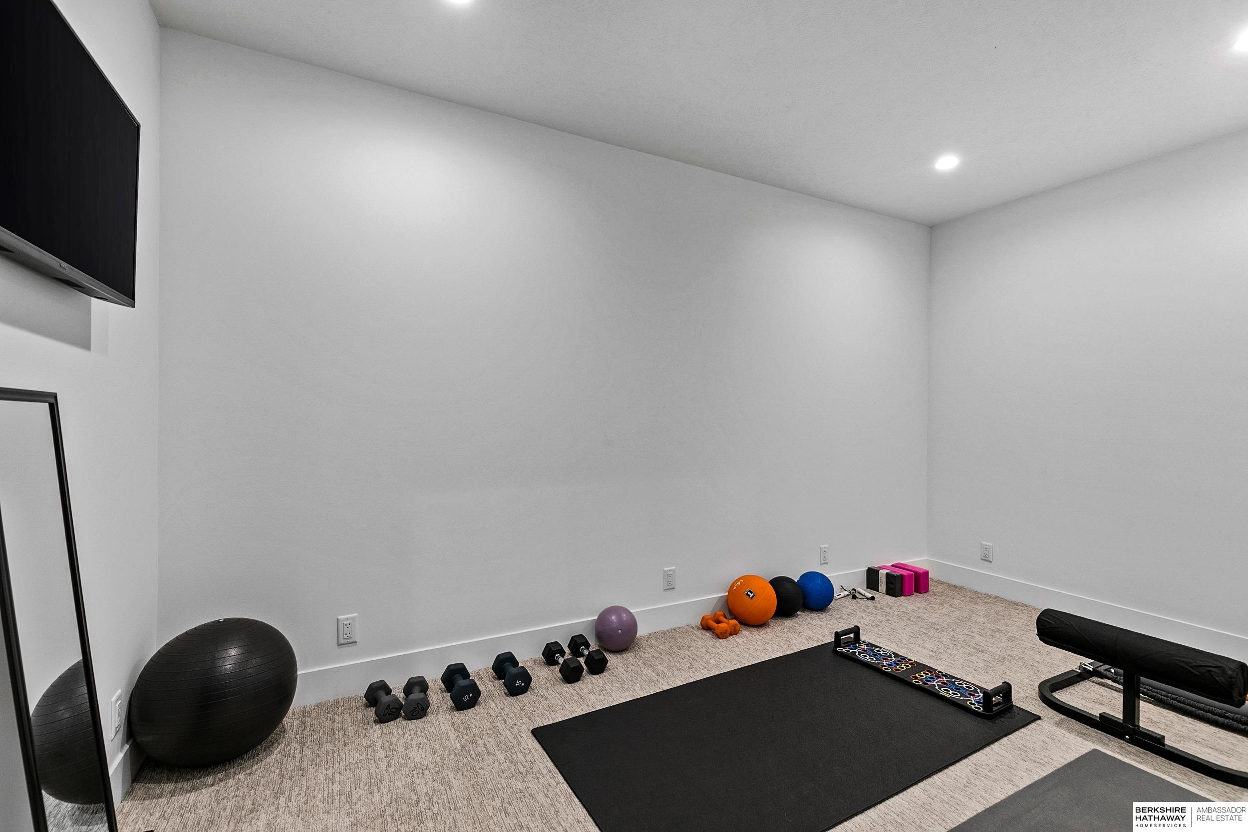 Lincoln, Nebraska 68520, United States, 5 Bedrooms Bedrooms, ,3 BathroomsBathrooms,Residential,Active,247435