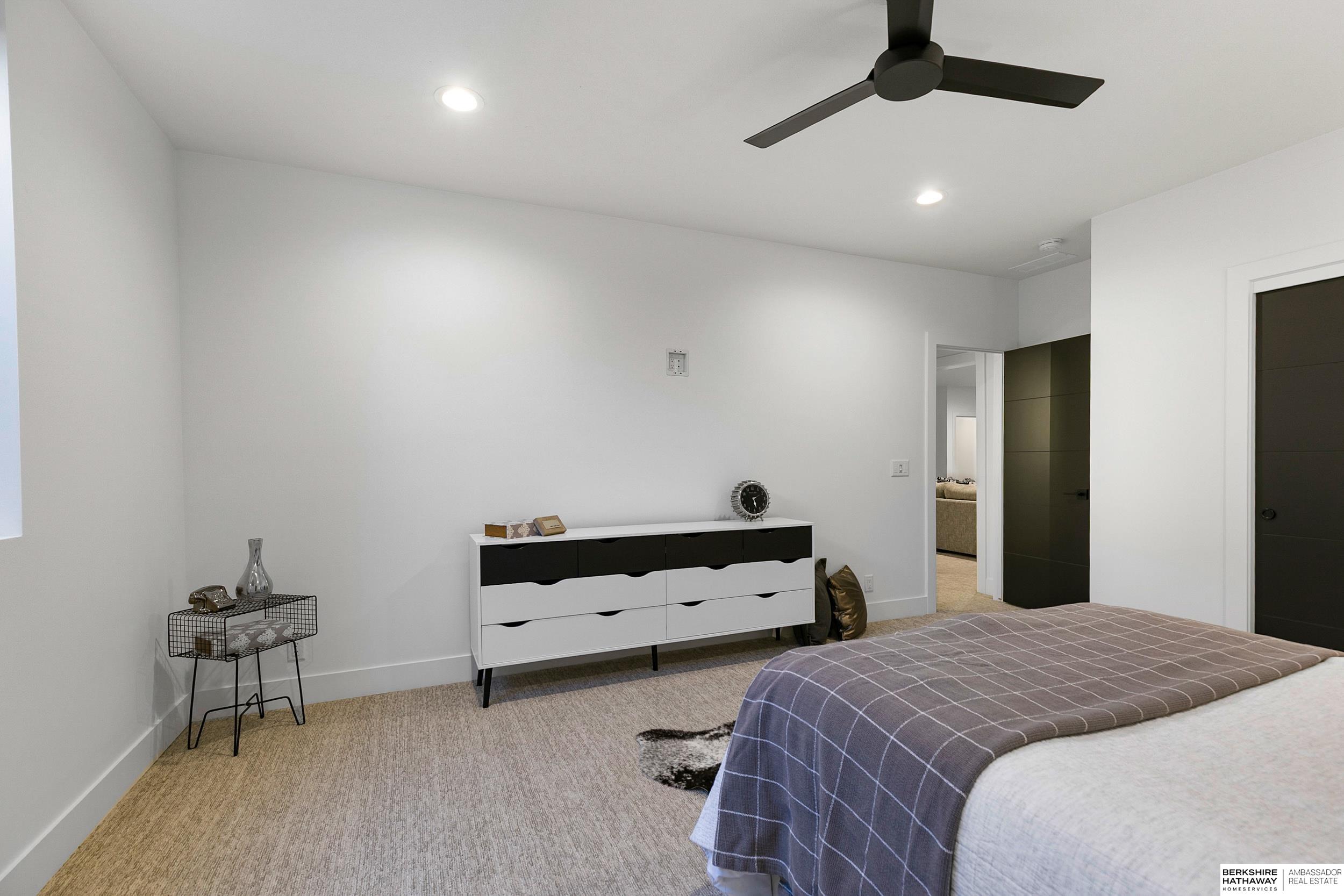 Lincoln, Nebraska 68520, United States, 5 Bedrooms Bedrooms, ,3 BathroomsBathrooms,Residential,Active,247435