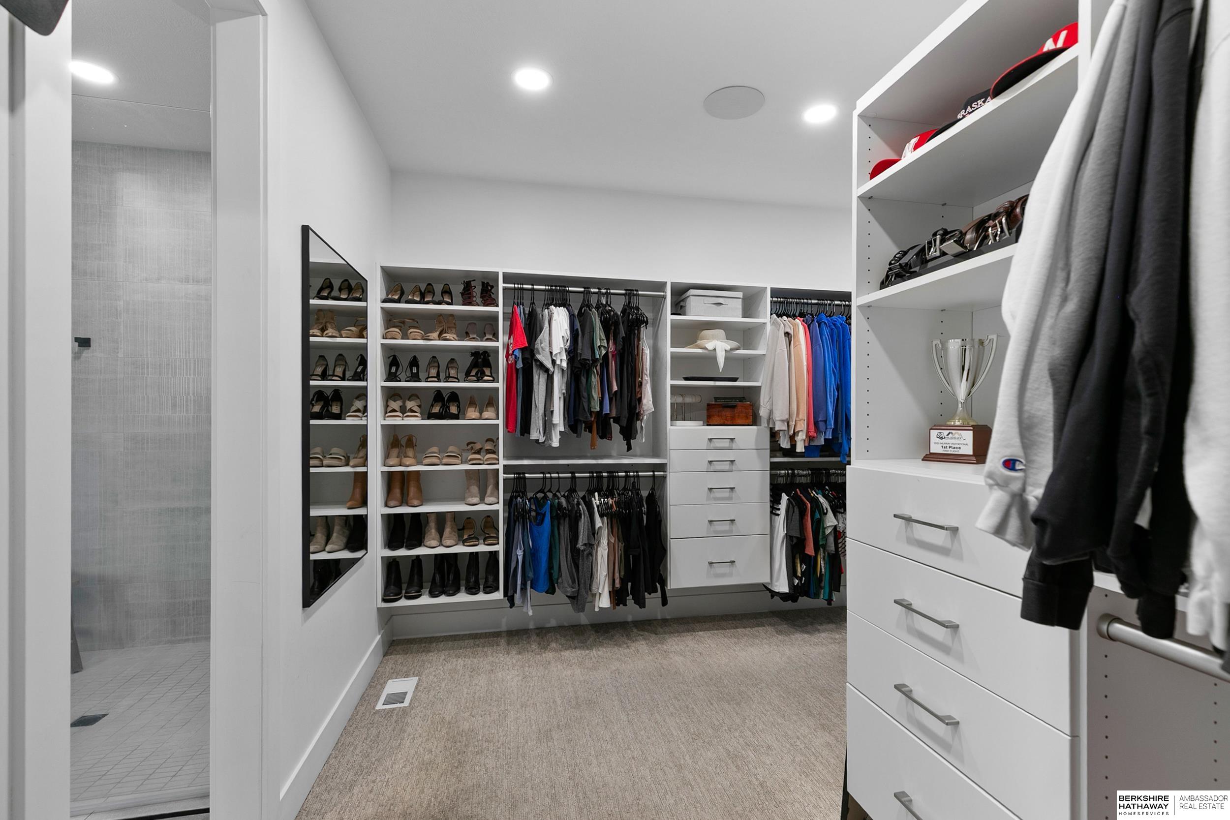 Lincoln, Nebraska 68520, United States, 5 Bedrooms Bedrooms, ,3 BathroomsBathrooms,Residential,Active,247435