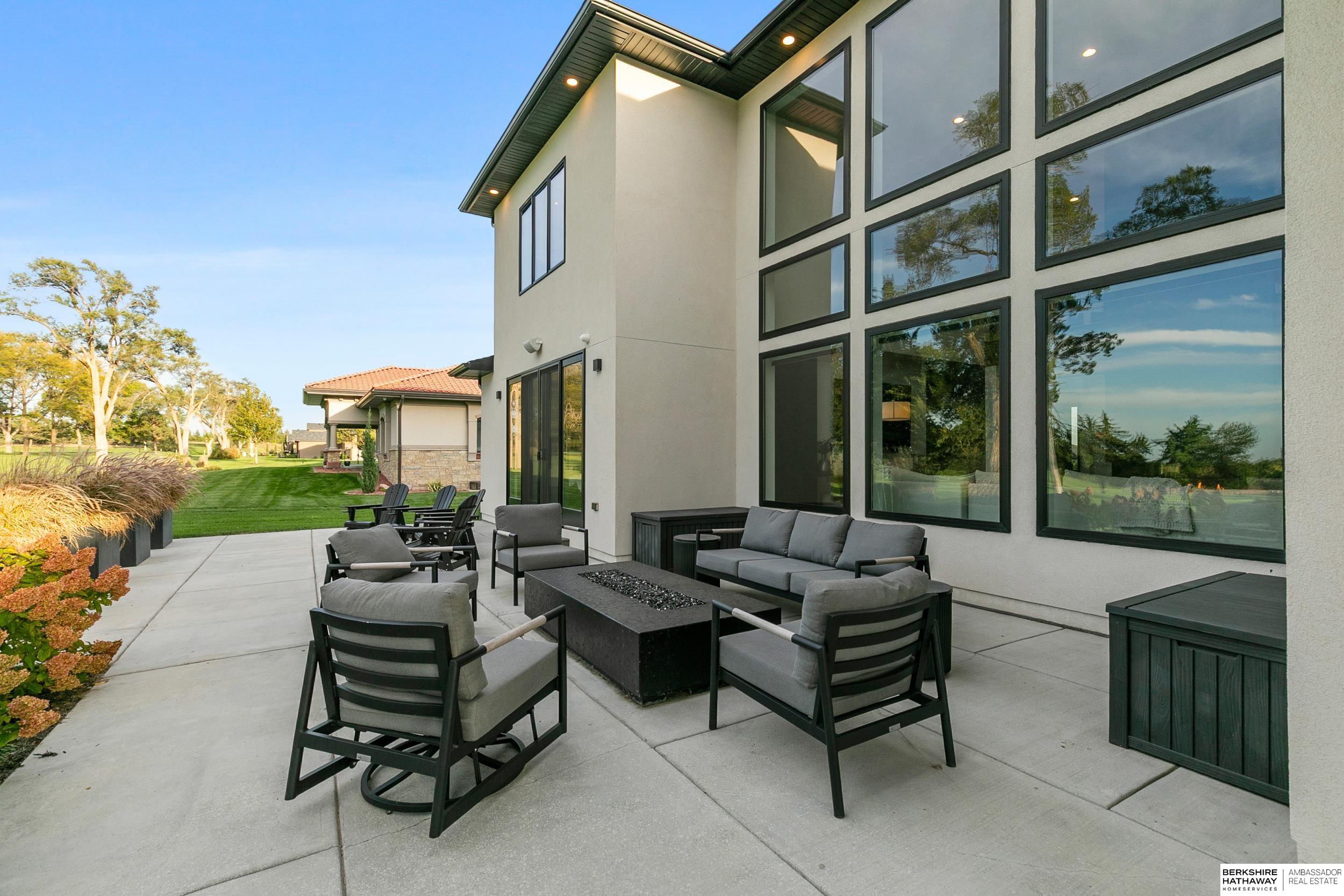 Lincoln, Nebraska 68520, United States, 5 Bedrooms Bedrooms, ,3 BathroomsBathrooms,Residential,Active,247435