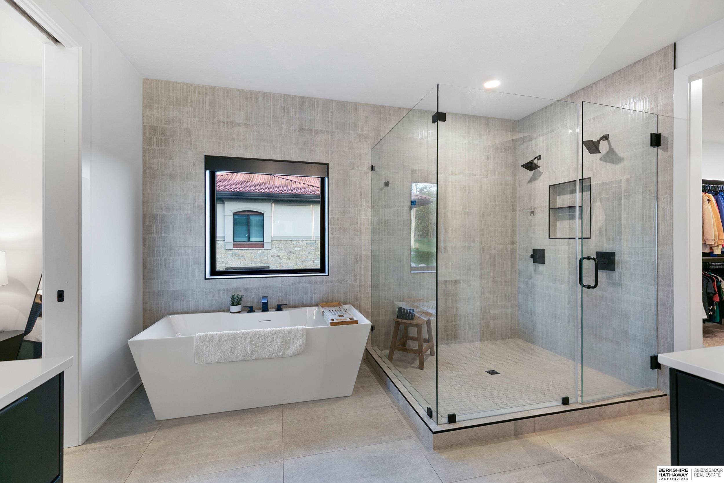 Lincoln, Nebraska 68520, United States, 5 Bedrooms Bedrooms, ,3 BathroomsBathrooms,Residential,Active,247435